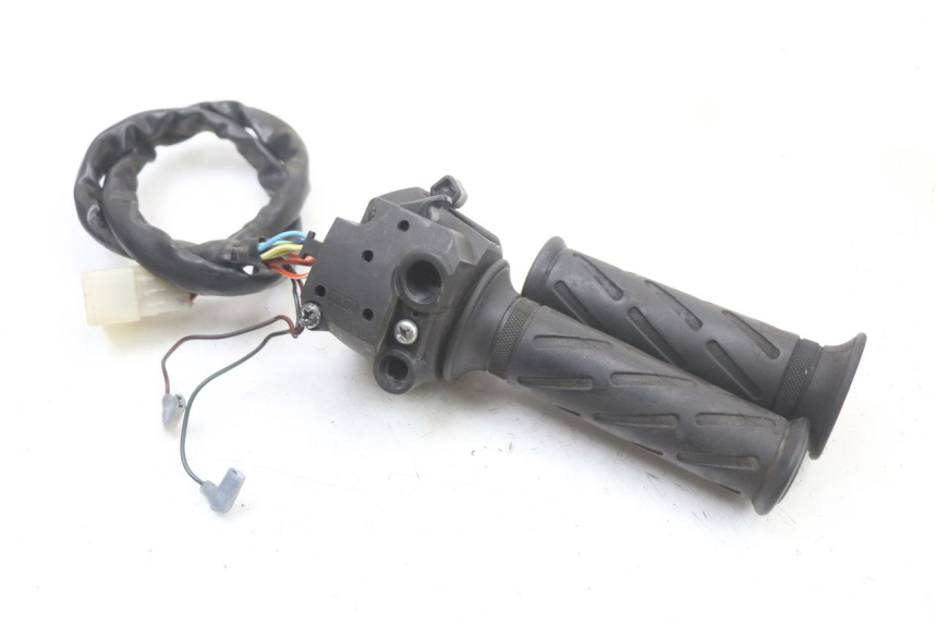 photo de PRZEŁĄCZNIK PRAWY SUZUKI BURGMAN 125 (2018 - 2021) - Zbliżenie techniczne