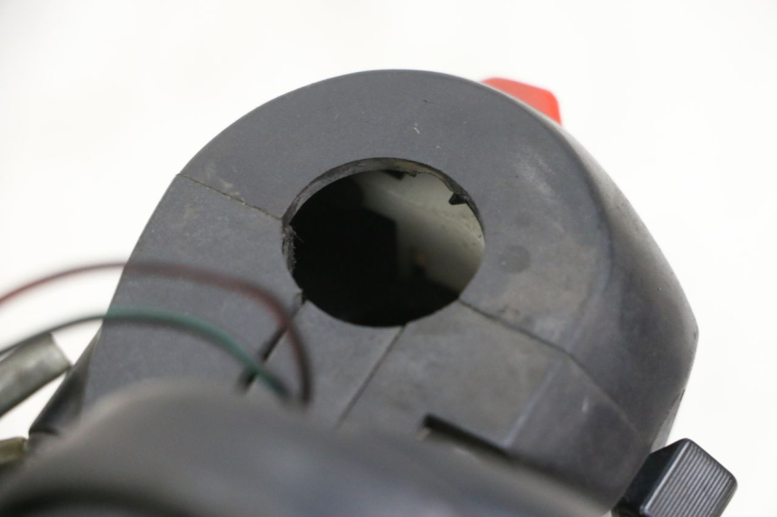 photo de PRZEŁĄCZNIK PRAWY SUZUKI BURGMAN 125 (2015 - 2017) - Zoom stanu zużycia