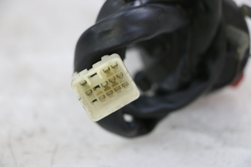 photo de PRZEŁĄCZNIK PRAWY SUZUKI BURGMAN 125 (2015 - 2017) - Inny kąt widzenia