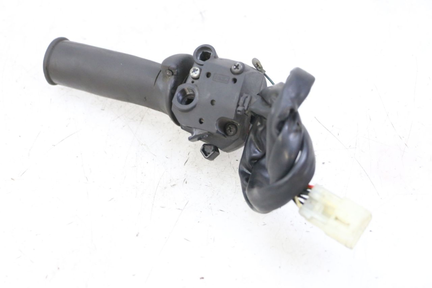 photo de PRZEŁĄCZNIK PRAWY SUZUKI BURGMAN 125 (2015 - 2017) - Zbliżenie techniczne