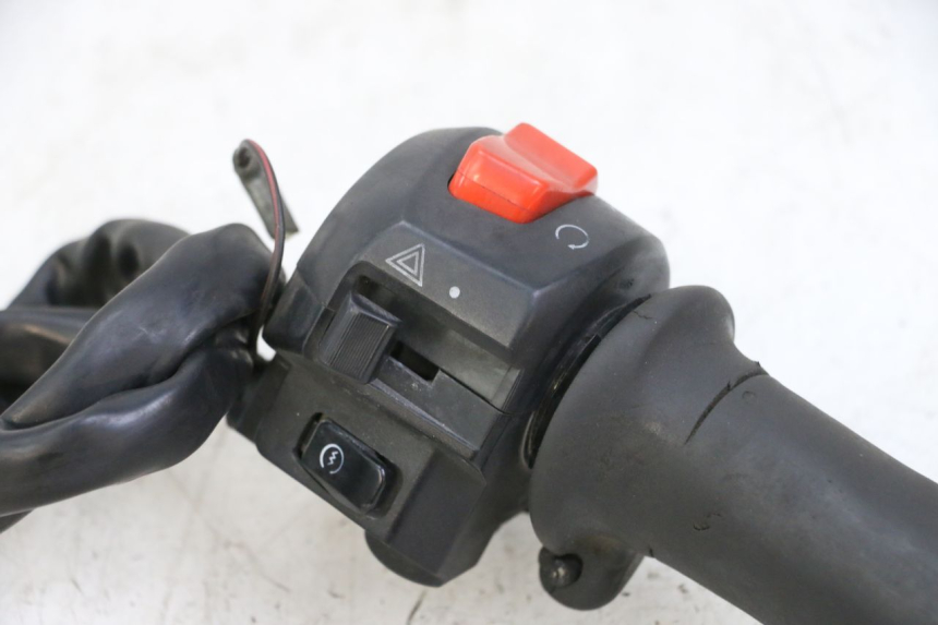 photo de PRZEŁĄCZNIK PRAWY SUZUKI BURGMAN 125 (2015 - 2017) - Część sprawdzona