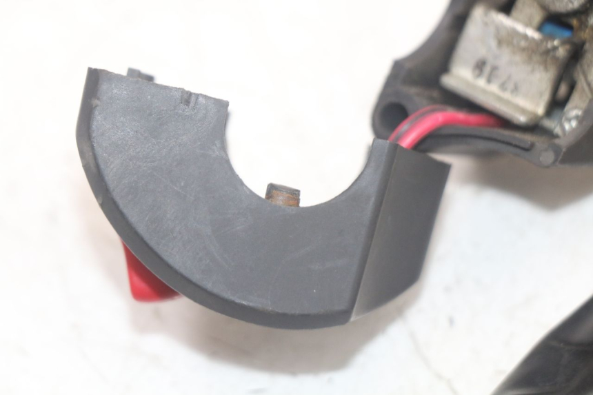 photo de PRZEŁĄCZNIK PRAWY YAMAHA TDM ABS 900 (2002 - 2014) - Zbliżenie techniczne