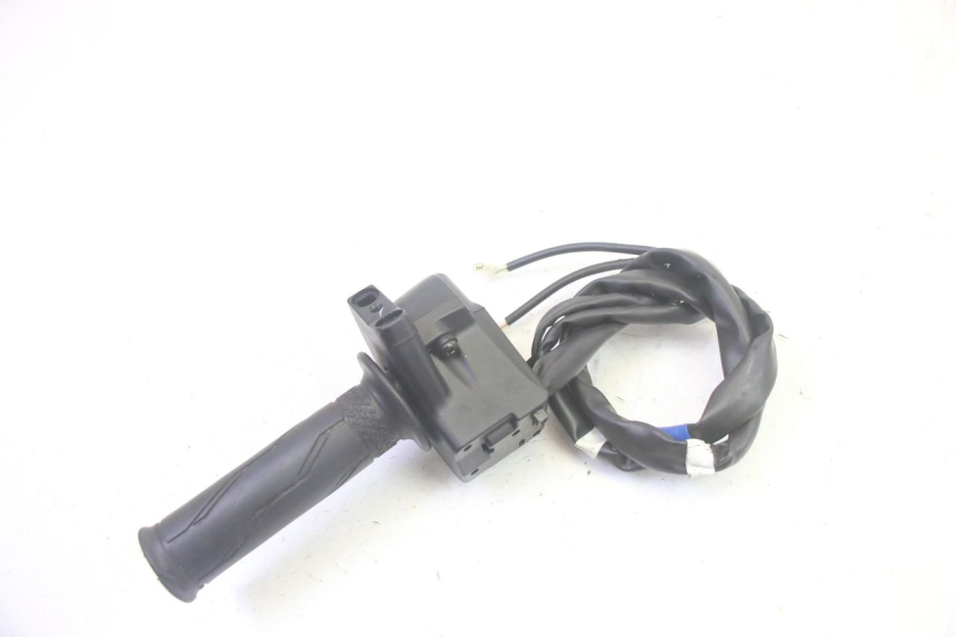 photo de PRZEŁĄCZNIK PRAWY YAMAHA TRICITY 300 (2020 - 2024) - Zbliżenie techniczne