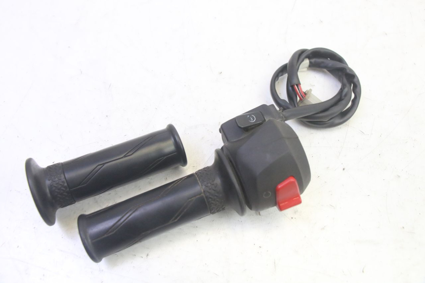 photo de PRZEŁĄCZNIK PRAWY YAMAHA TZR 50 (2008 - 2016) - Zoom stanu zużycia