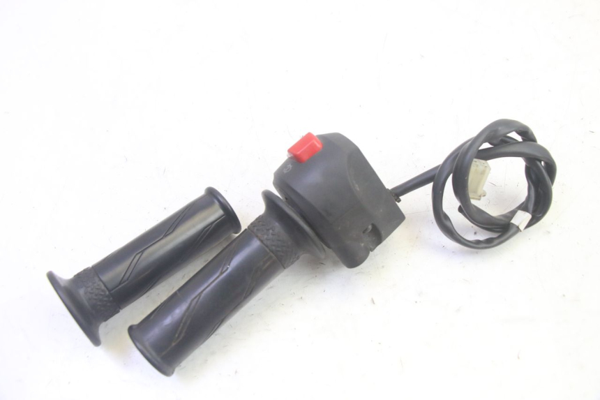 photo de PRZEŁĄCZNIK PRAWY YAMAHA TZR 50 (2008 - 2016) - Zbliżenie techniczne