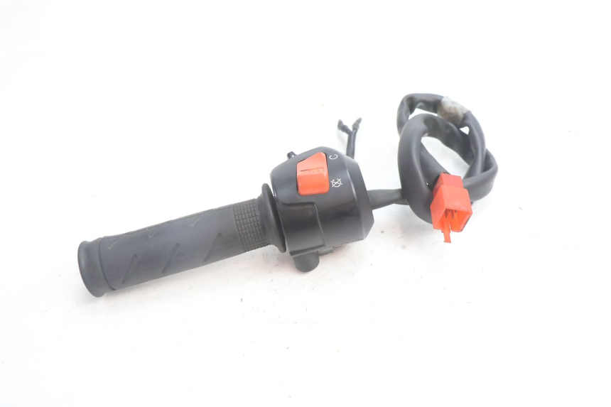 photo de PRZEŁĄCZNIK PRAWY HONDA VFR FI RC46 800 (1998 - 2001) - Zbliżenie techniczne