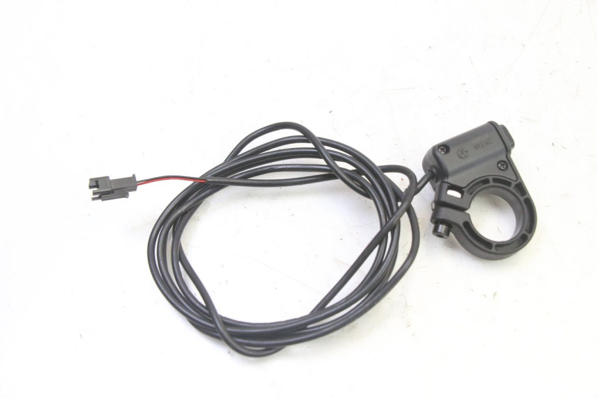 photo de PRZEŁĄCZNIK PRAWY DUALTRON VICTOR LIMITED 1 - Zbliżenie techniczne