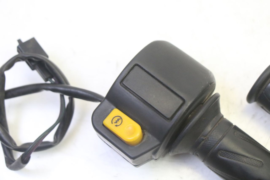 photo de PRZEŁĄCZNIK PRAWY PEUGEOT VIVACITY NEW 2T 50 (2008 - 2017) - Szczegół części