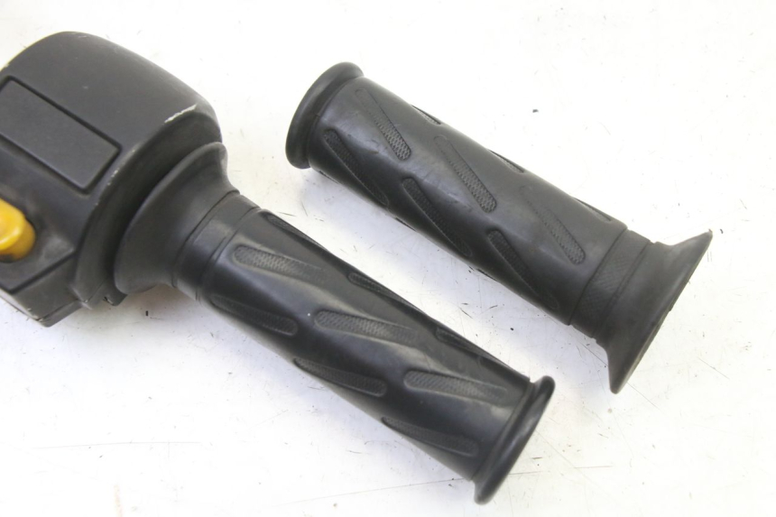 photo de PRZEŁĄCZNIK PRAWY PEUGEOT VIVACITY NEW 4T 50 (2008 - 2017) - Zoom stanu zużycia