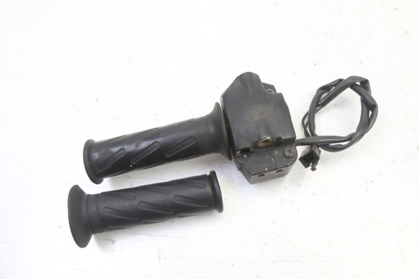 photo de PRZEŁĄCZNIK PRAWY PEUGEOT VIVACITY NEW 4T 50 (2008 - 2017) - Zbliżenie techniczne