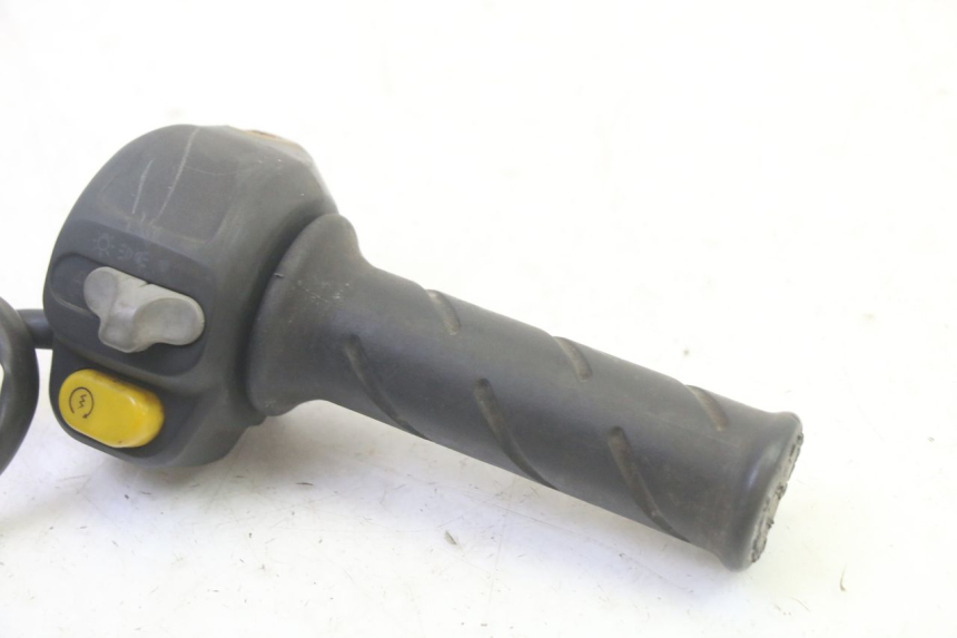 photo de PRZEŁĄCZNIK PRAWY PEUGEOT VIVACITY 100 (1999 - 2008) - Zoom stanu zużycia