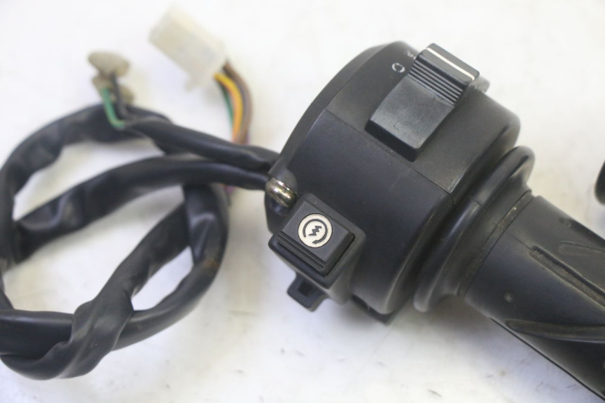 photo de PRZEŁĄCZNIK PRAWY DAELIM VJ ROADWIN FI 125 (2008 - 2017) - Zoom stanu zużycia