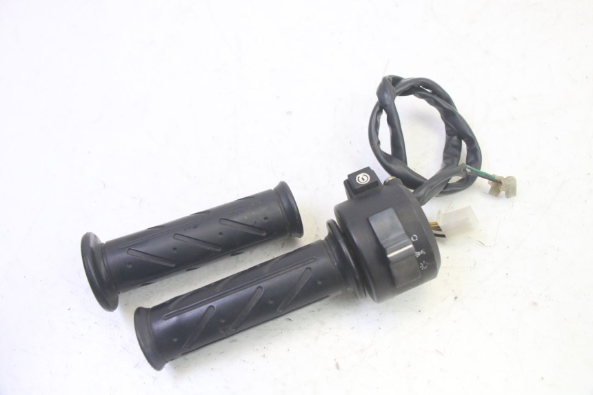 photo de PRZEŁĄCZNIK PRAWY DAELIM VJ ROADWIN FI 125 (2008 - 2017) - Zbliżenie techniczne