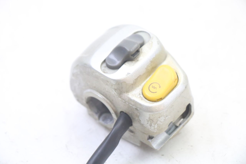 photo de PRZEŁĄCZNIK PRAWY YAMAHA WHY 50 (1998 - 2000) - Zbliżenie techniczne