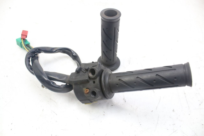 photo de PRZEŁĄCZNIK PRAWY KYMCO X-CITING XCITING 400 (2014 - 2018) - Szczegół części