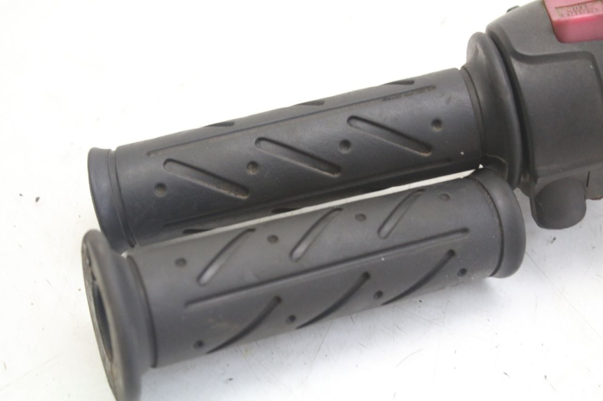 photo de PRZEŁĄCZNIK PRAWY KYMCO X-CITING XCITING 400 (2014 - 2018) - Zoom stanu zużycia