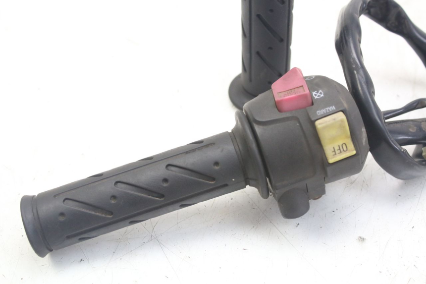 photo de PRZEŁĄCZNIK PRAWY KYMCO X-CITING XCITING 400 (2014 - 2018) - Inny kąt widzenia