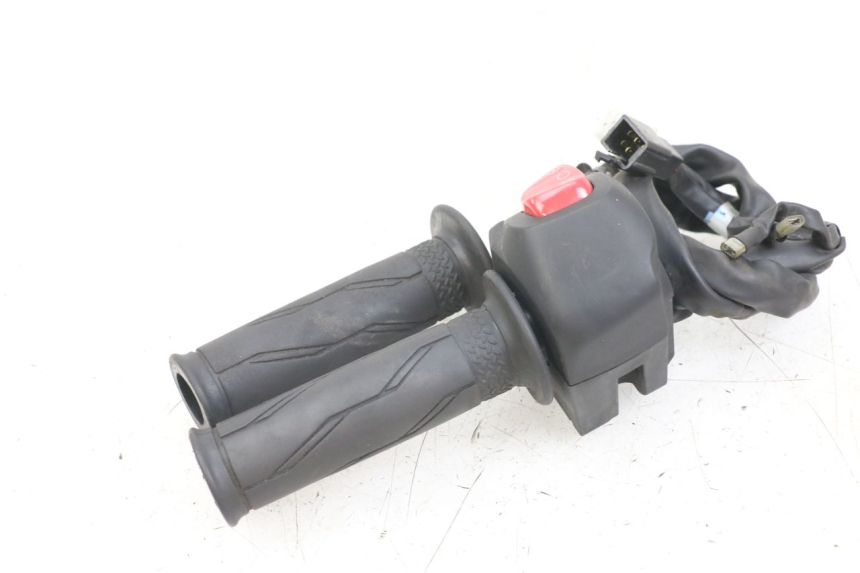 photo de PRZEŁĄCZNIK PRAWY YAMAHA XMAX X-MAX ABS 125 (2017 - 2020) - Zbliżenie techniczne