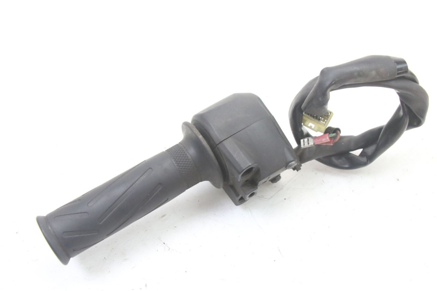 photo de PRZEŁĄCZNIK PRAWY YAMAHA X-MAX XMAX ABS 250 (2010 - 2012) - Zbliżenie techniczne