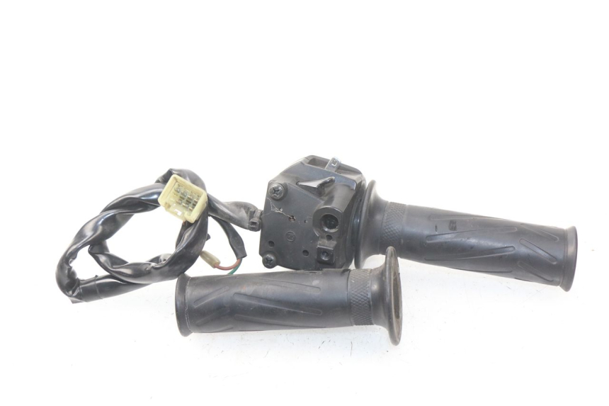 photo de PRZEŁĄCZNIK PRAWY YAMAHA X-MAX XMAX 125 (2010 - 2013) - Inny kąt widzenia