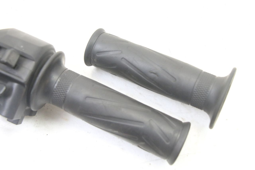 photo de PRZEŁĄCZNIK PRAWY YAMAHA X-MAX XMAX 125 (2010 - 2013) - Zoom stanu zużycia