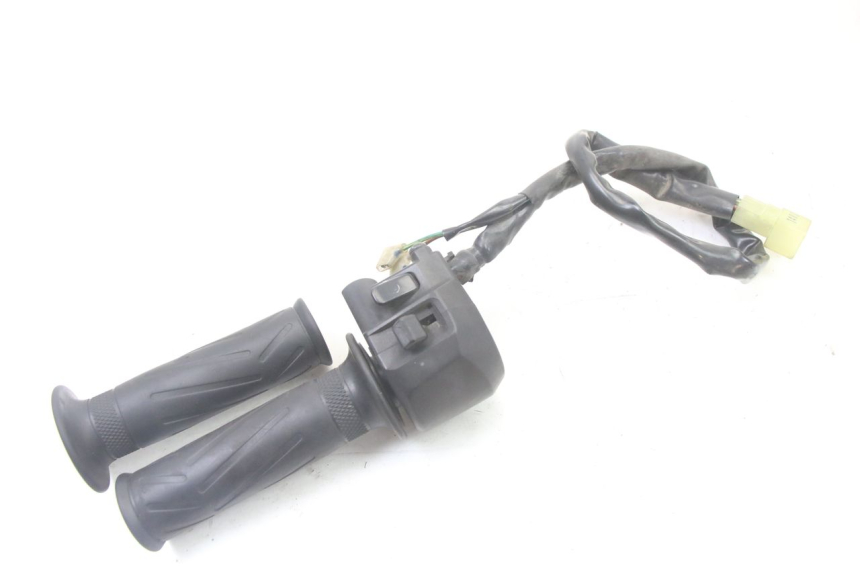 photo de PRZEŁĄCZNIK PRAWY YAMAHA X-MAX XMAX 125 (2010 - 2013) - Inny kąt widzenia