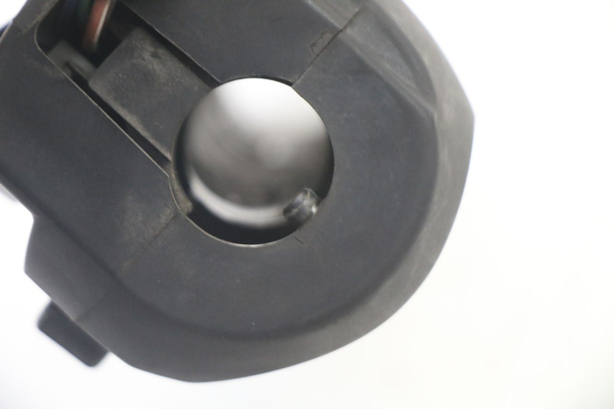 photo de PRZEŁĄCZNIK PRAWY YAMAHA X-MAX XMAX 125 (2010 - 2013) - Zbliżenie techniczne