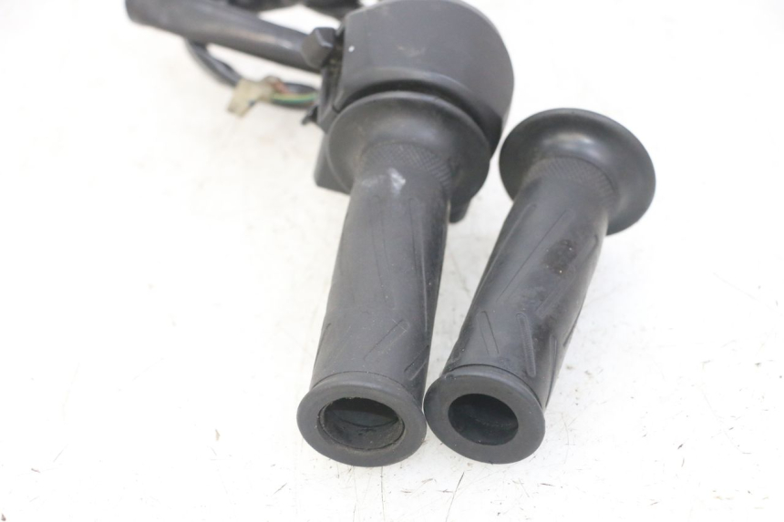 photo de PRZEŁĄCZNIK PRAWY YAMAHA X-MAX XMAX 125 (2010 - 2013) - Część sprawdzona