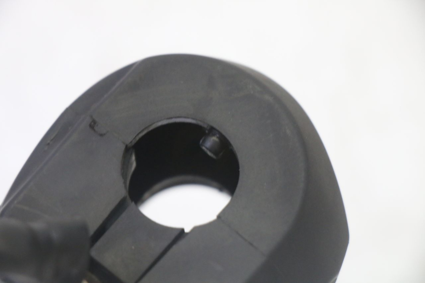 photo de PRZEŁĄCZNIK PRAWY YAMAHA X-MAX XMAX 125 (2010 - 2013) - Zbliżenie techniczne