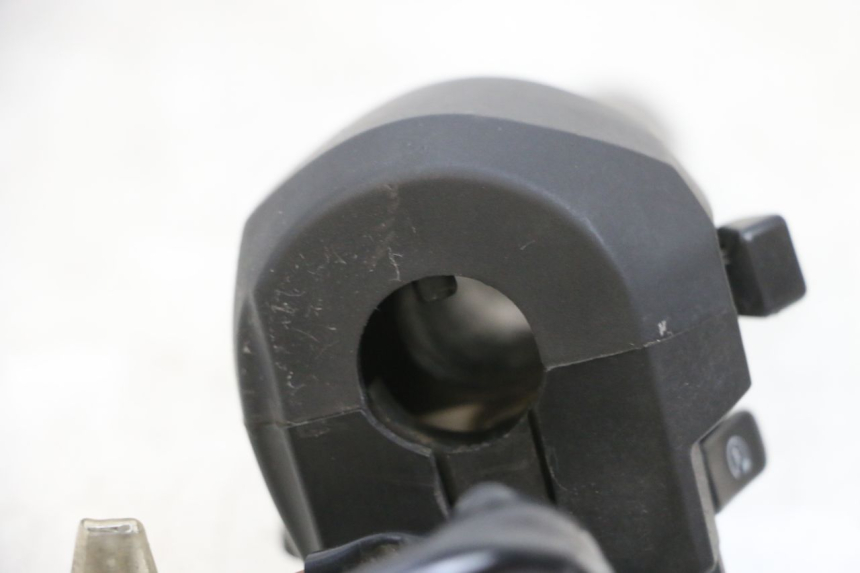 photo de PRZEŁĄCZNIK PRAWY YAMAHA X-MAX XMAX 125 (2010 - 2013) - Zoom stanu zużycia