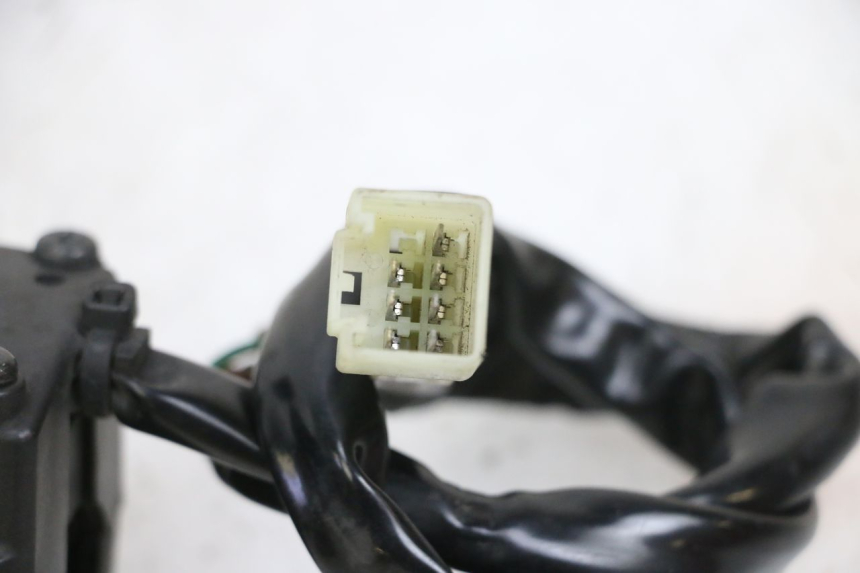 photo de PRZEŁĄCZNIK PRAWY YAMAHA X-MAX XMAX 125 (2010 - 2013) - Inny kąt widzenia