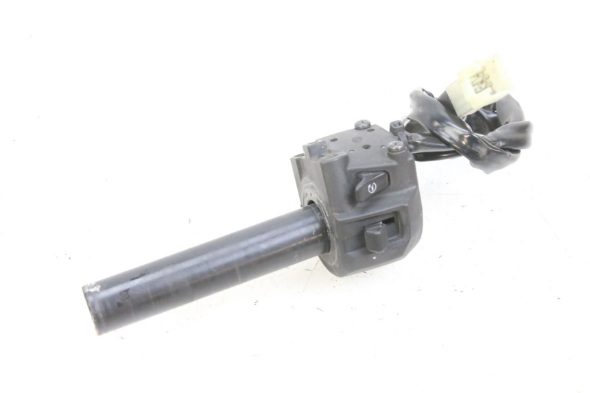 photo de PRZEŁĄCZNIK PRAWY YAMAHA X-MAX XMAX 125 (2010 - 2013) - Zbliżenie techniczne