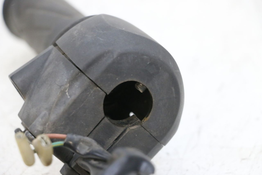 photo de PRZEŁĄCZNIK PRAWY YAMAHA X-MAX XMAX 125 (2010 - 2013) - Inny kąt widzenia