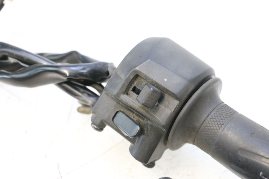 photo de PRZEŁĄCZNIK PRAWY YAMAHA X-MAX XMAX 125 (2010 - 2013) - Zoom stanu zużycia
