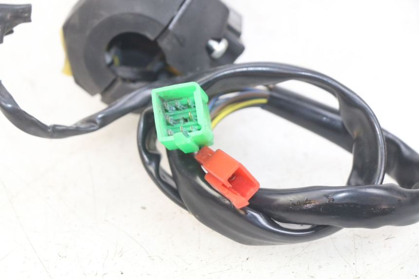 photo de PRZEŁĄCZNIK PRAWY KYMCO X-TOWN XTOWN 125 (2016 - 2021) - Zbliżenie techniczne