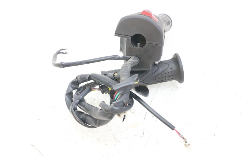 photo de PRZEŁĄCZNIK PRAWY PIAGGIO X10 125 (2012 - 2017) - Szczegół części