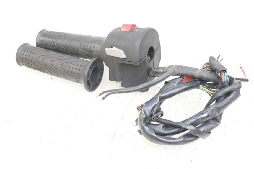 photo de PRZEŁĄCZNIK PRAWY PIAGGIO X10 125 (2012 - 2017) - Widok ogólny