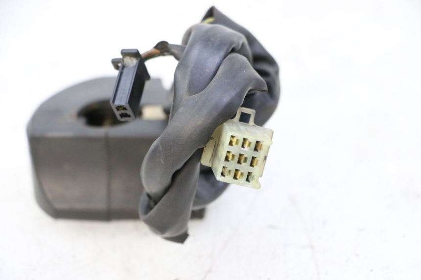 photo de PRZEŁĄCZNIK PRAWY YAMAHA XJN DIVERSION 600 (2000 - 2003) - Zbliżenie techniczne