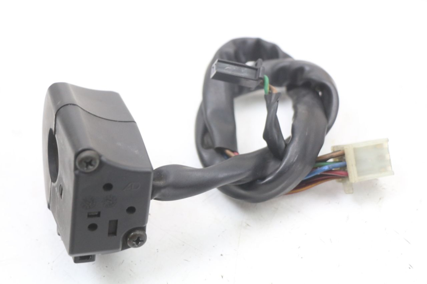 photo de PRZEŁĄCZNIK PRAWY YAMAHA XJS DIVERSION 600 (1997 - 1999) - Zbliżenie techniczne