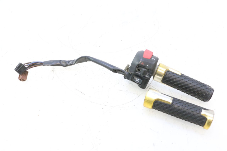 photo de PRAWA PRZEŁĄCZNIK YAMAHA XP T-MAX ABS 500 (2005 - 2005) - Widok główny
