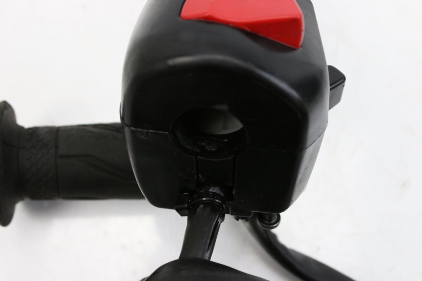 photo de PRZEŁĄCZNIK PRAWY YAMAHA XP T-MAX TMAX ABS 530 (2012 - 2015) - Zoom stanu zużycia