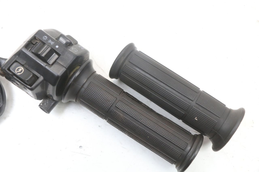 photo de PRZEŁĄCZNIK PRAWY SYM XS 125 (2007 - 2016) - Szczegół części