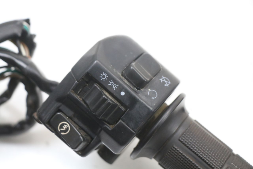 photo de PRZEŁĄCZNIK PRAWY SYM XS 125 (2007 - 2016) - Zoom stanu zużycia