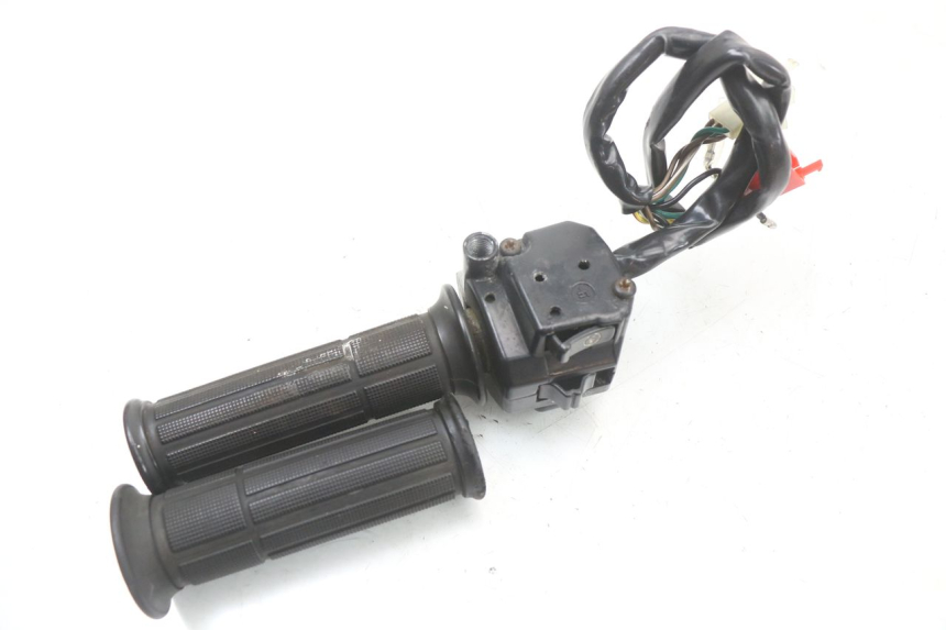 photo de PRZEŁĄCZNIK PRAWY SYM XS 125 (2007 - 2016) - Zbliżenie techniczne