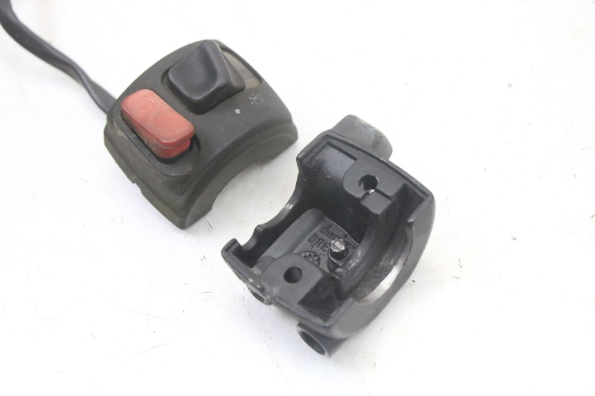 photo de PRZEŁĄCZNIK PRAWY YAMAHA BW'S NG NEXT GENERATION 50 (1996 - 2003) - Inny kąt widzenia