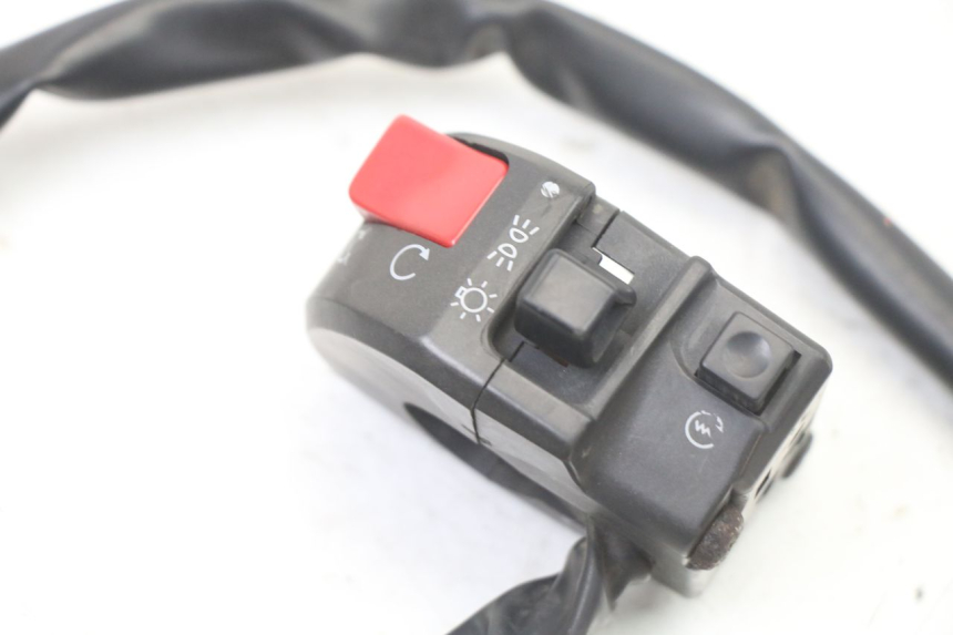 photo de PRZEŁĄCZNIK PRAWY YAMAHA FZS FAZER 600 (2001 - 2003) - Szczegół części