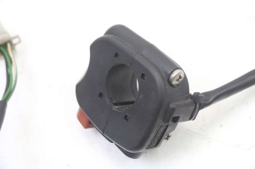 photo de PRZEŁĄCZNIK PRAWY YAMAHA TZR 50 (2008 - 2016) - Zbliżenie techniczne