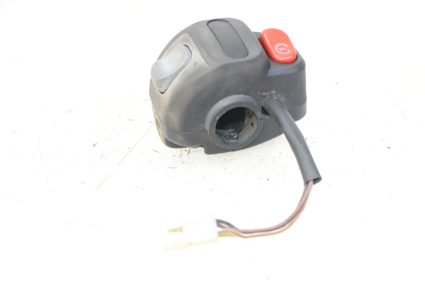 photo de PRZEŁĄCZNIK PRAWY YAMAHA YP MAJESTY 125 (2007 - 2010) - Zoom stanu zużycia