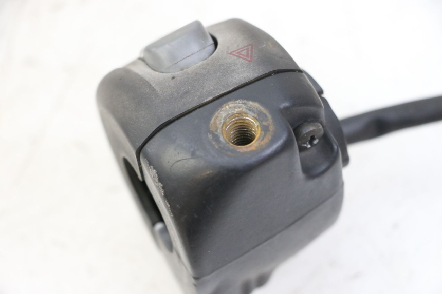 photo de PRZEŁĄCZNIK PRAWY YAMAHA YP MAJESTY 125 (2007 - 2010) - Zbliżenie techniczne