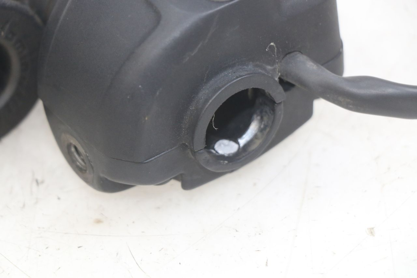 photo de PRZEŁĄCZNIK PRAWY YAMAHA YP MAJESTY 125 (1998 - 2001) - Inny kąt widzenia